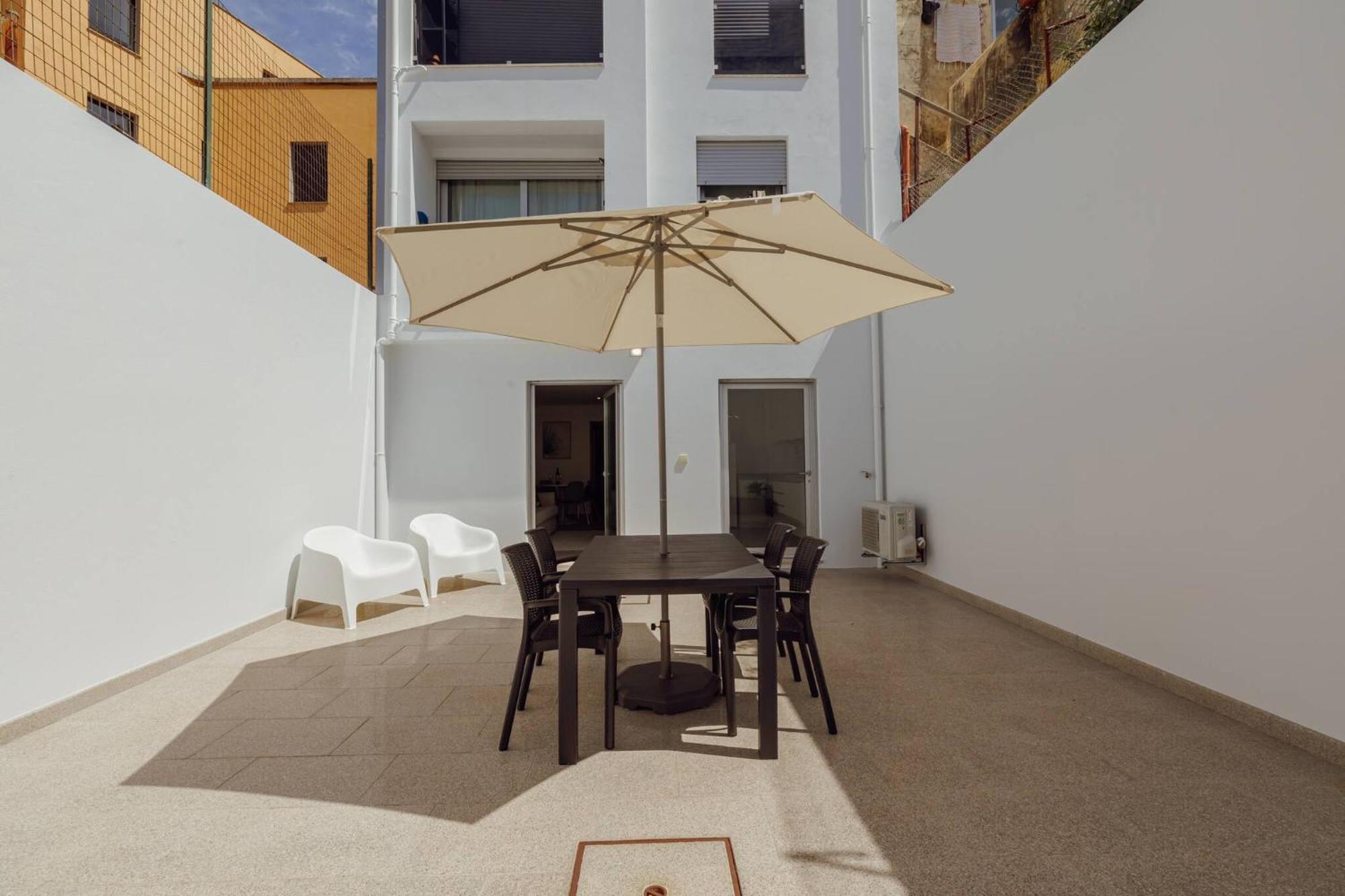 Stylish Apartment With Terrace By Hosty Porto Exterior photo