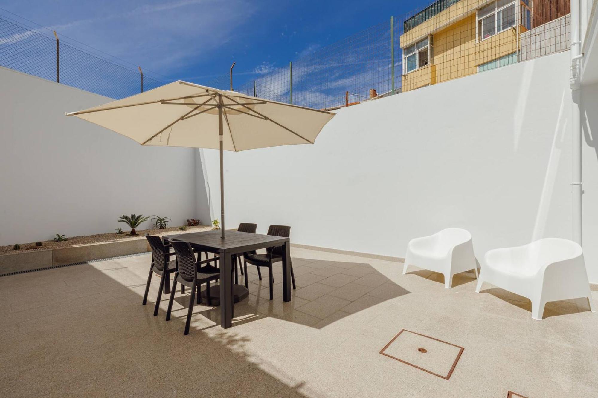 Stylish Apartment With Terrace By Hosty Porto Exterior photo